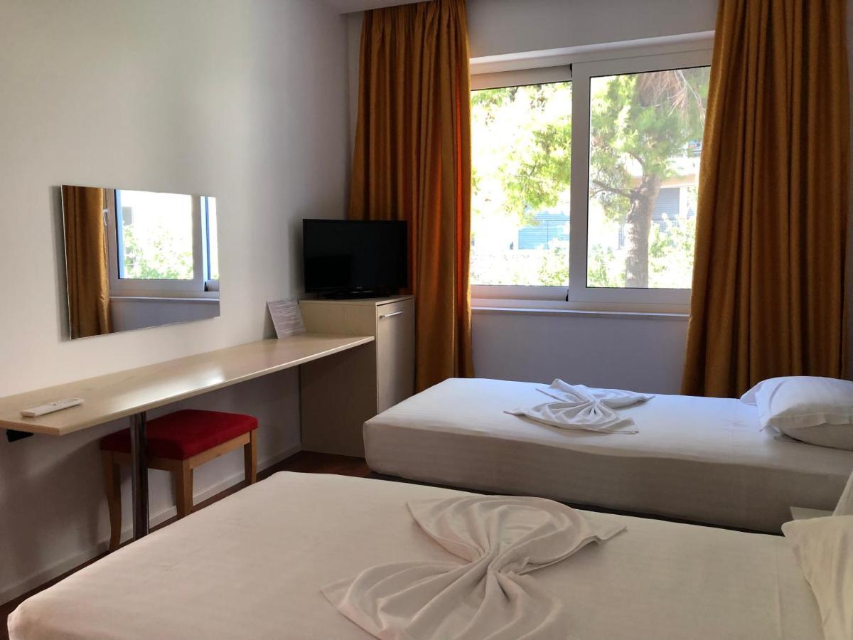 Nemesis Hotel Саранда Экстерьер фото